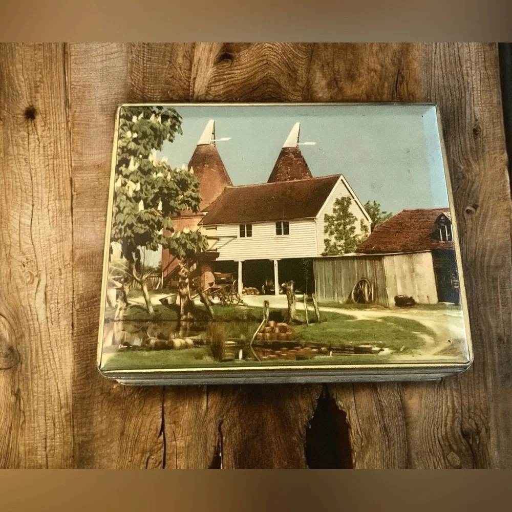 Vintage Farmhouse Tin Box Storage Photos & Small Items - Picture 2 of 3